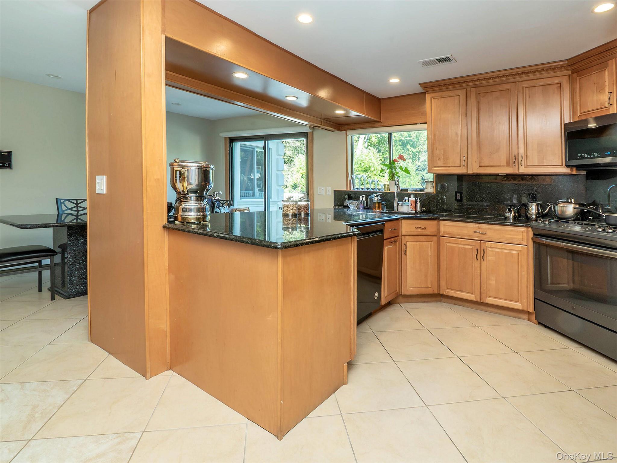 32 Carriage Road, Great Neck, NY 11024