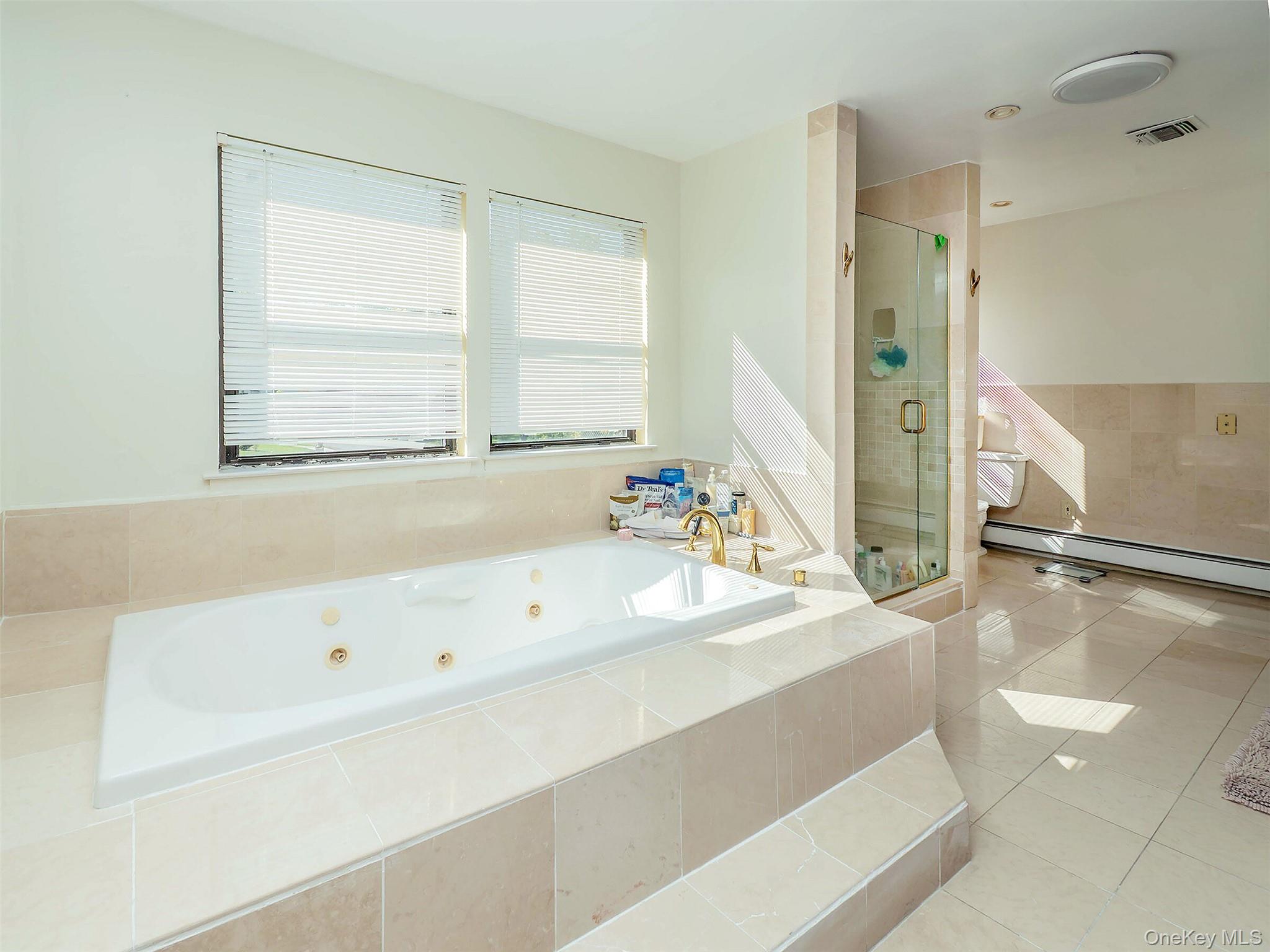 32 Carriage Road, Great Neck, NY 11024