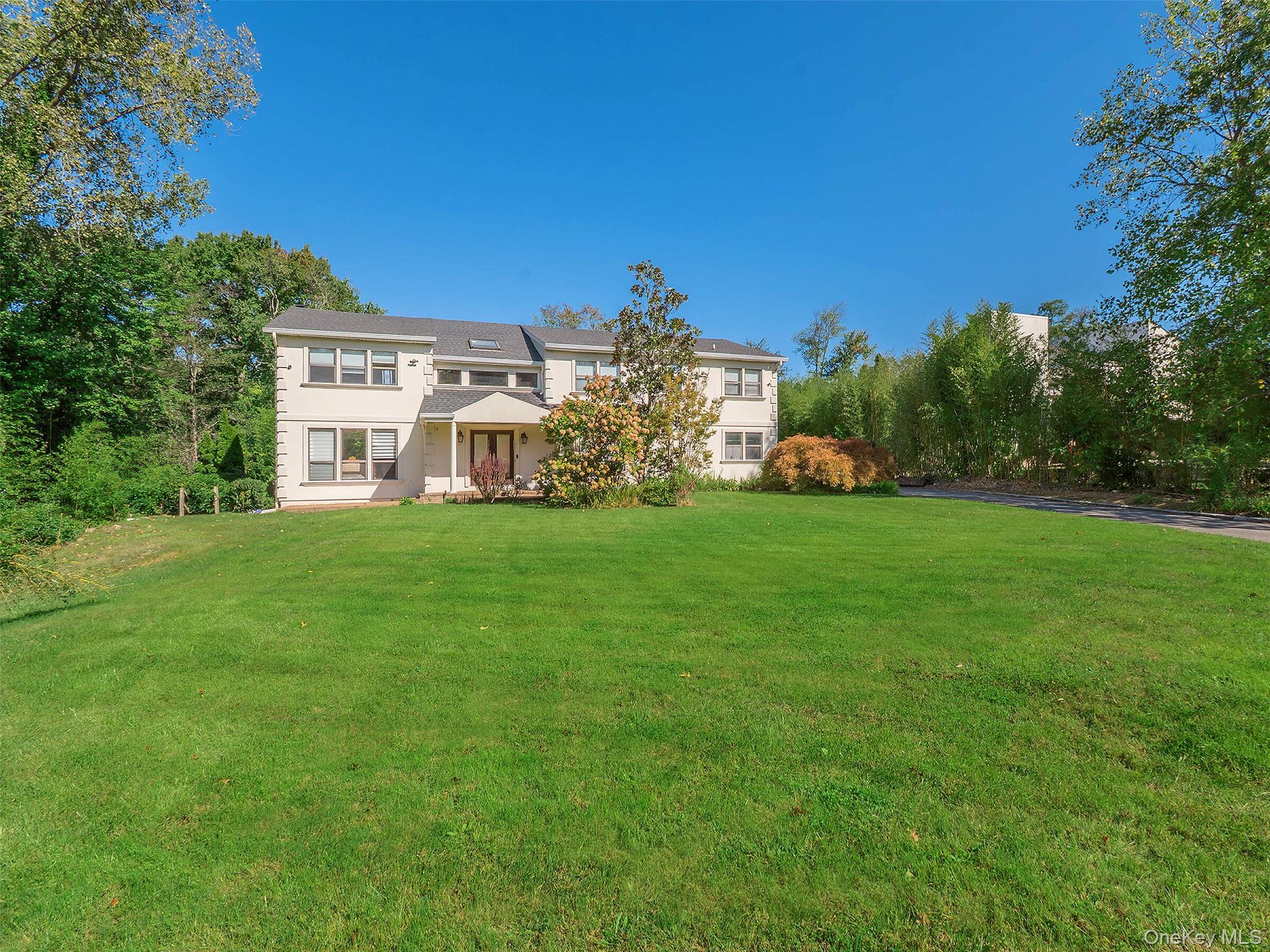 32 Carriage Road, Great Neck, NY 11024