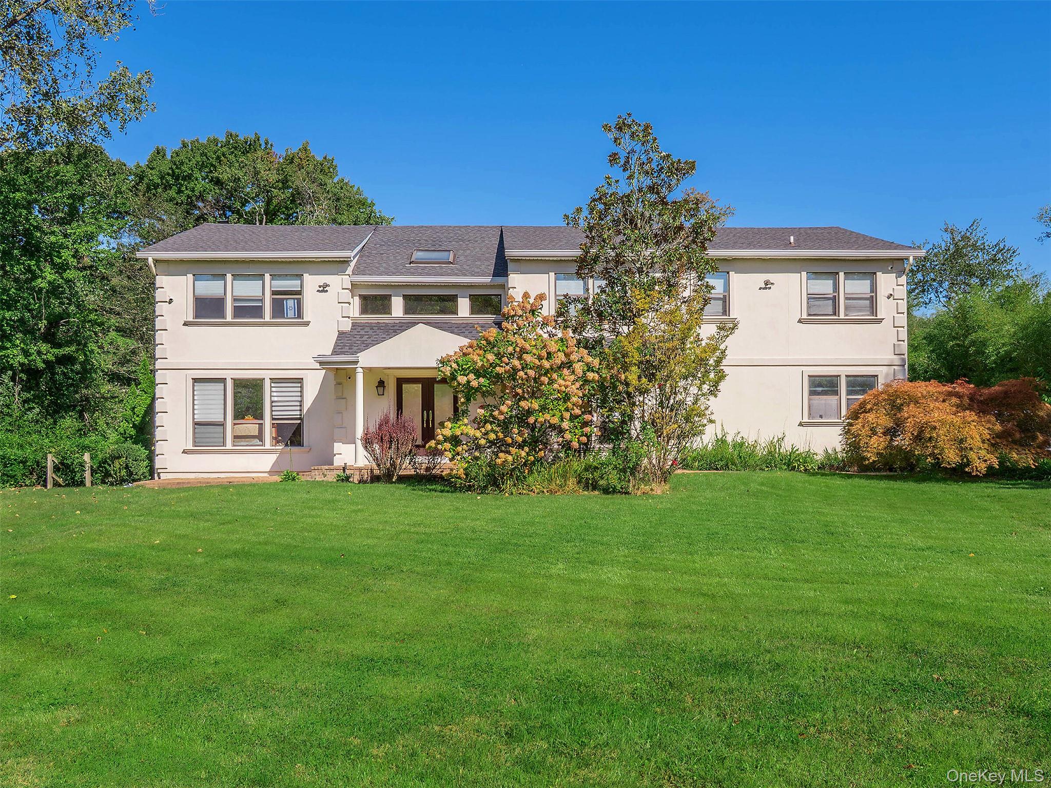 32 Carriage Road, Great Neck, NY 11024