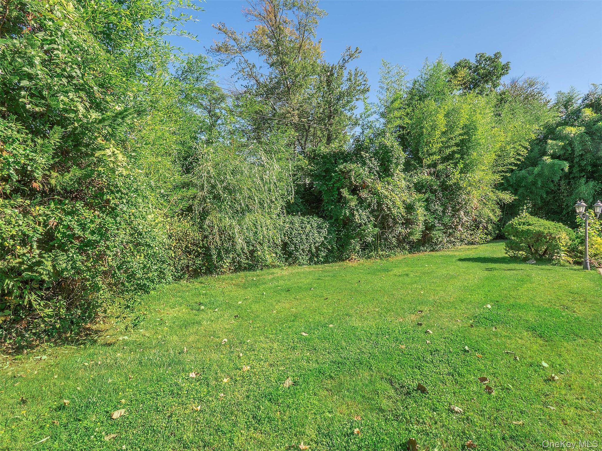 32 Carriage Road, Great Neck, NY 11024