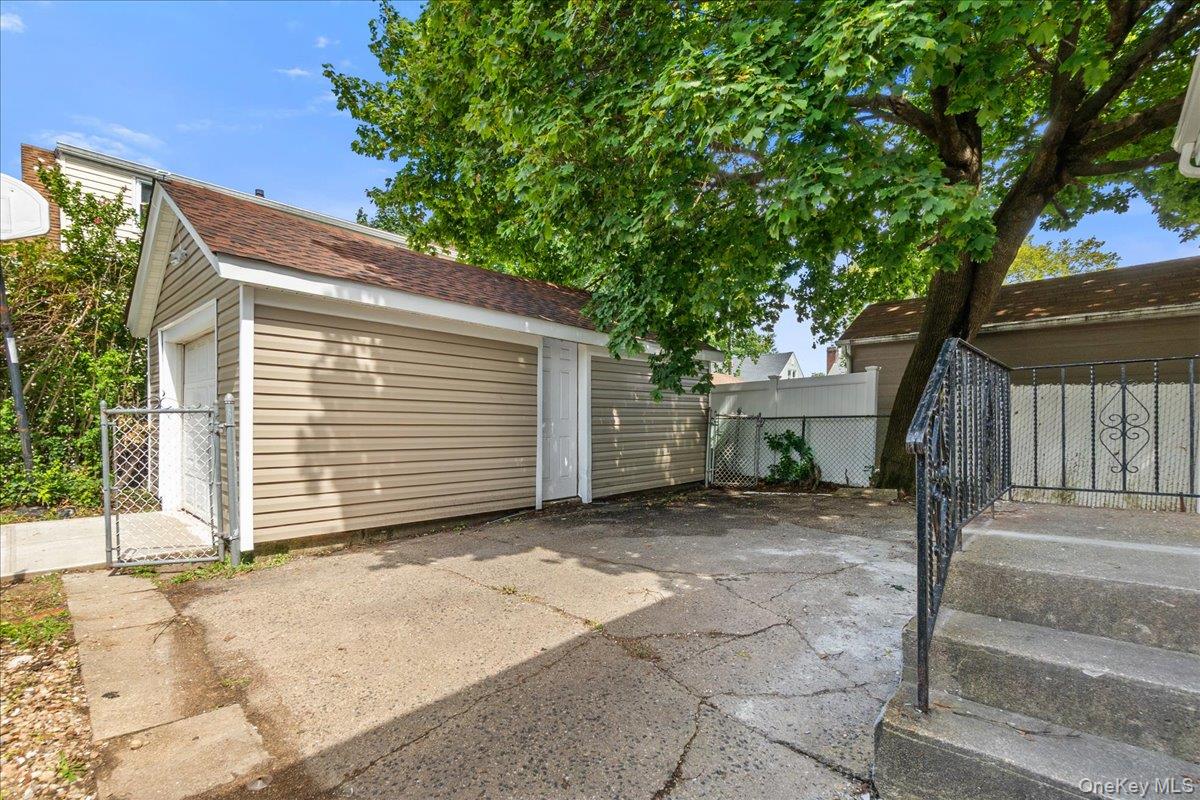 1686 Rosalind Avenue, Elmont, NY 11003