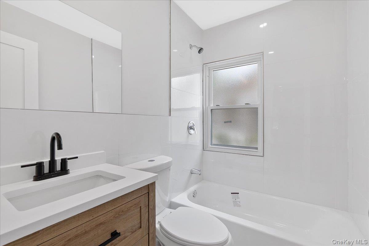 1686 Rosalind Avenue, Elmont, NY 11003