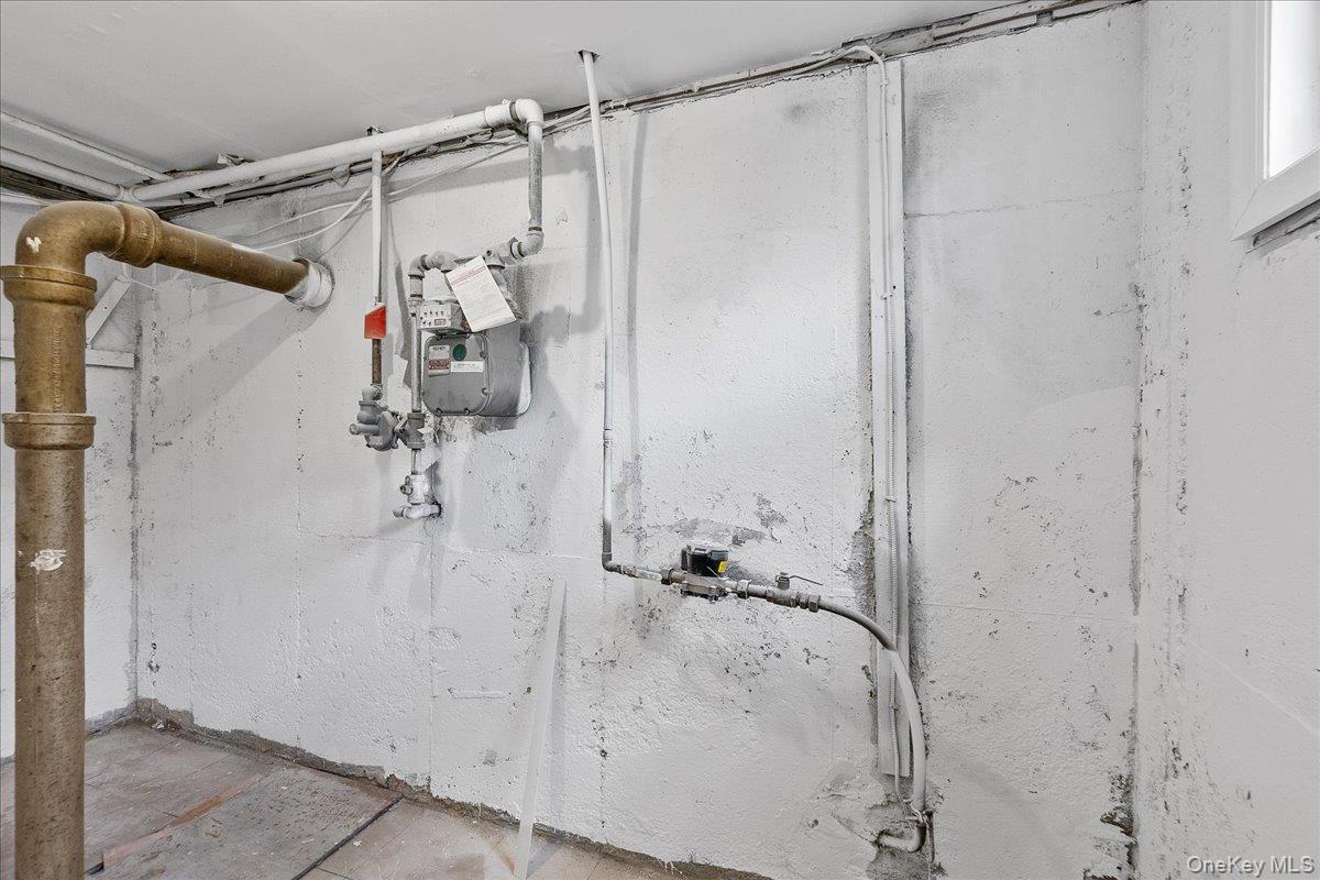 1686 Rosalind Avenue, Elmont, NY 11003