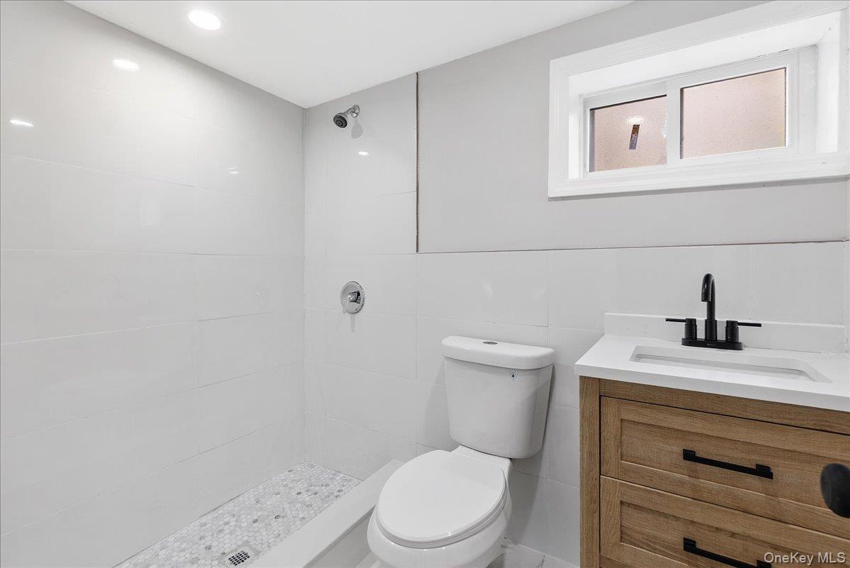 1686 Rosalind Avenue, Elmont, NY 11003