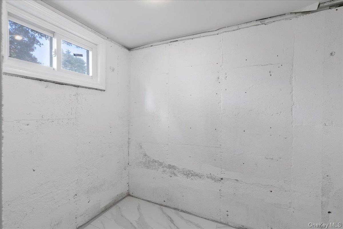 1686 Rosalind Avenue, Elmont, NY 11003