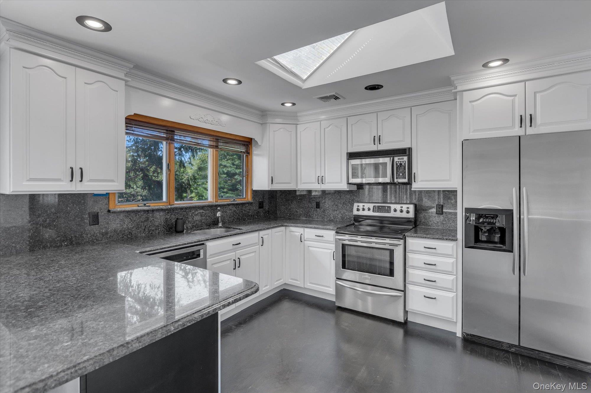 34 Sedgemere Road, Center Moriches, NY 11934