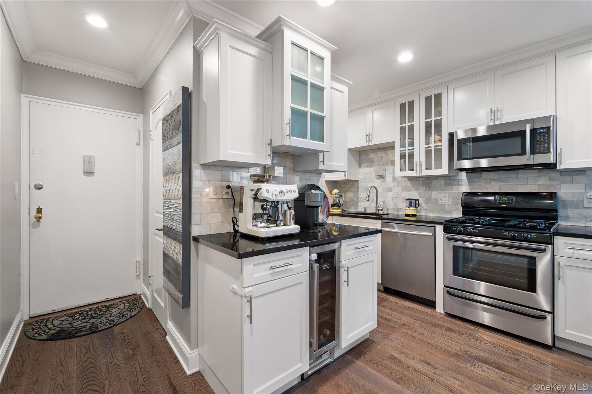 3 Bryant Crescent # 2G, White Plains, NY 10605