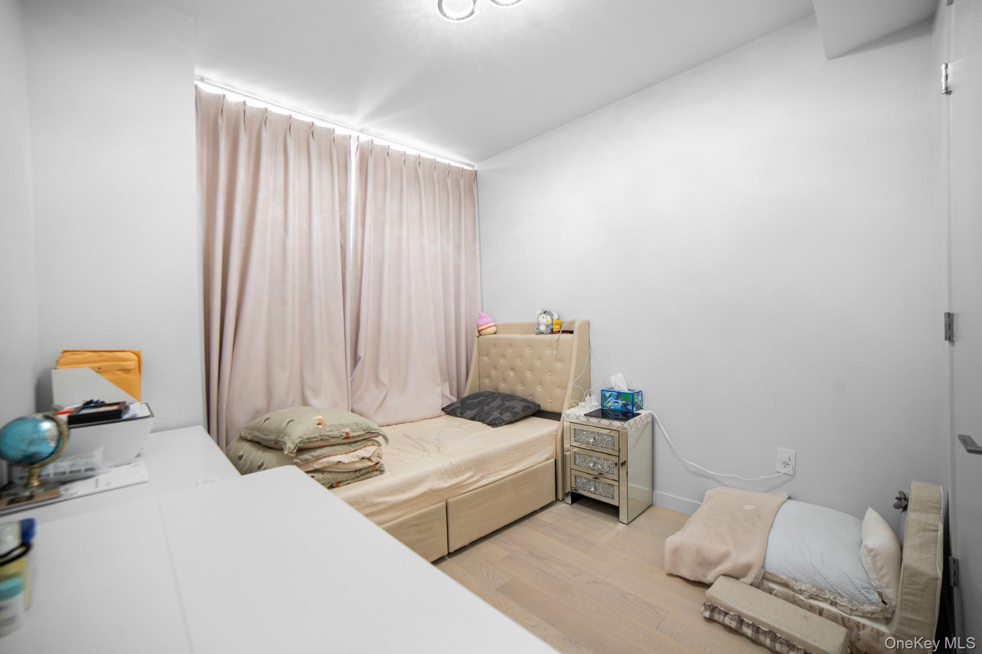 131-02A 40th Road # 12G, Flushing, NY 11354