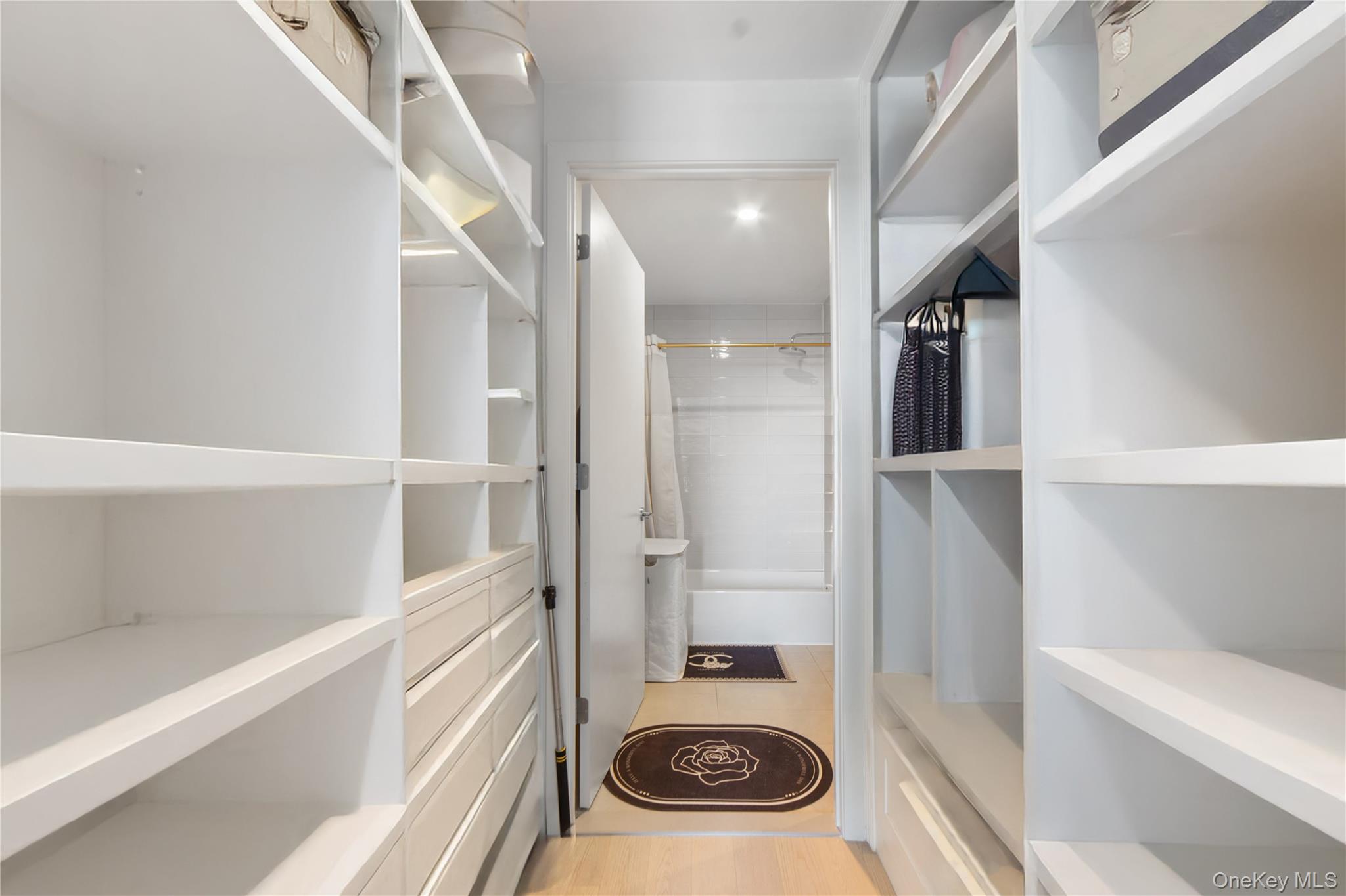 131-02A 40th Road # 12G, Flushing, NY 11354