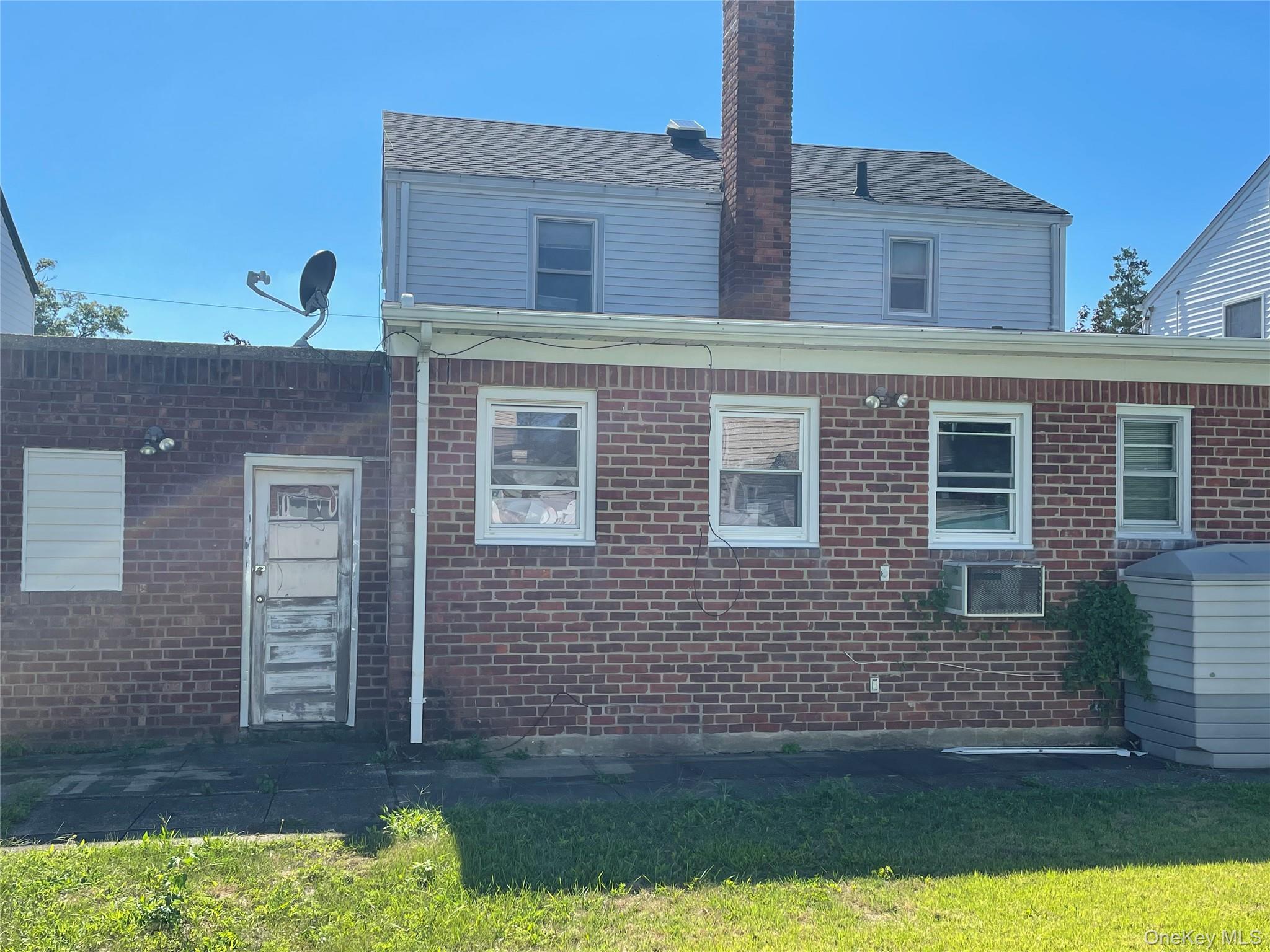 424 Andrews Road, Mineola, NY 11501