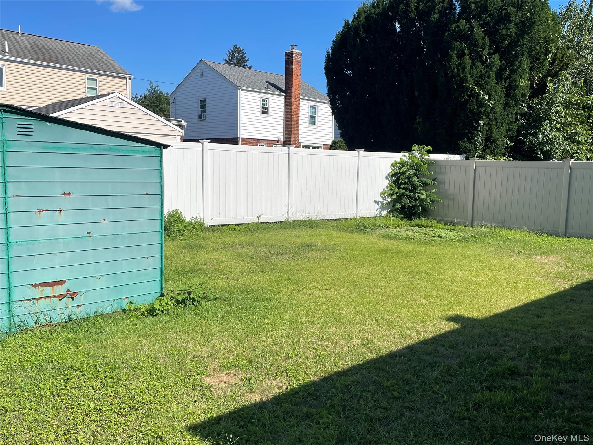 424 Andrews Road, Mineola, NY 11501