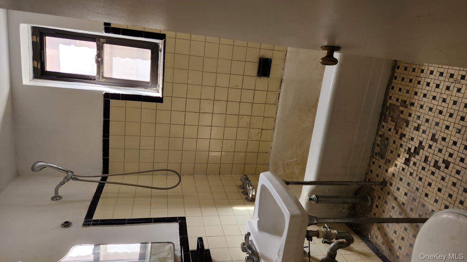 8385 116th Street # 2G, Richmond Hill, NY 11418