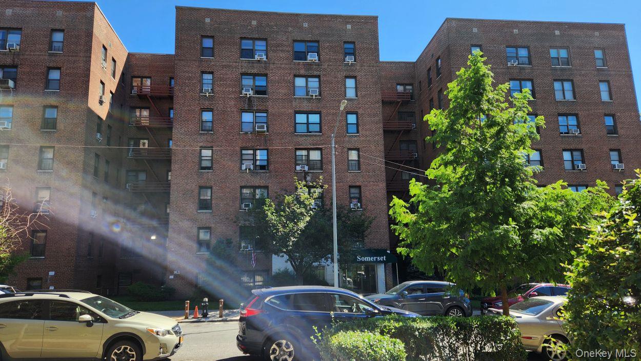 8385 116th Street # 2G, Richmond Hill, NY 11418