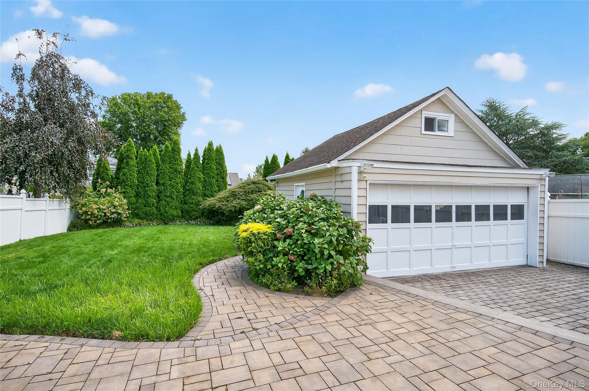 26 9th Street, Locust Valley, NY 11560