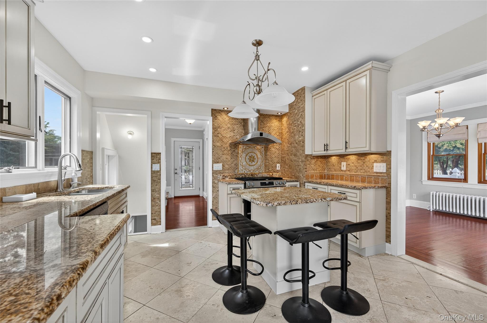 26 9th Street, Locust Valley, NY 11560