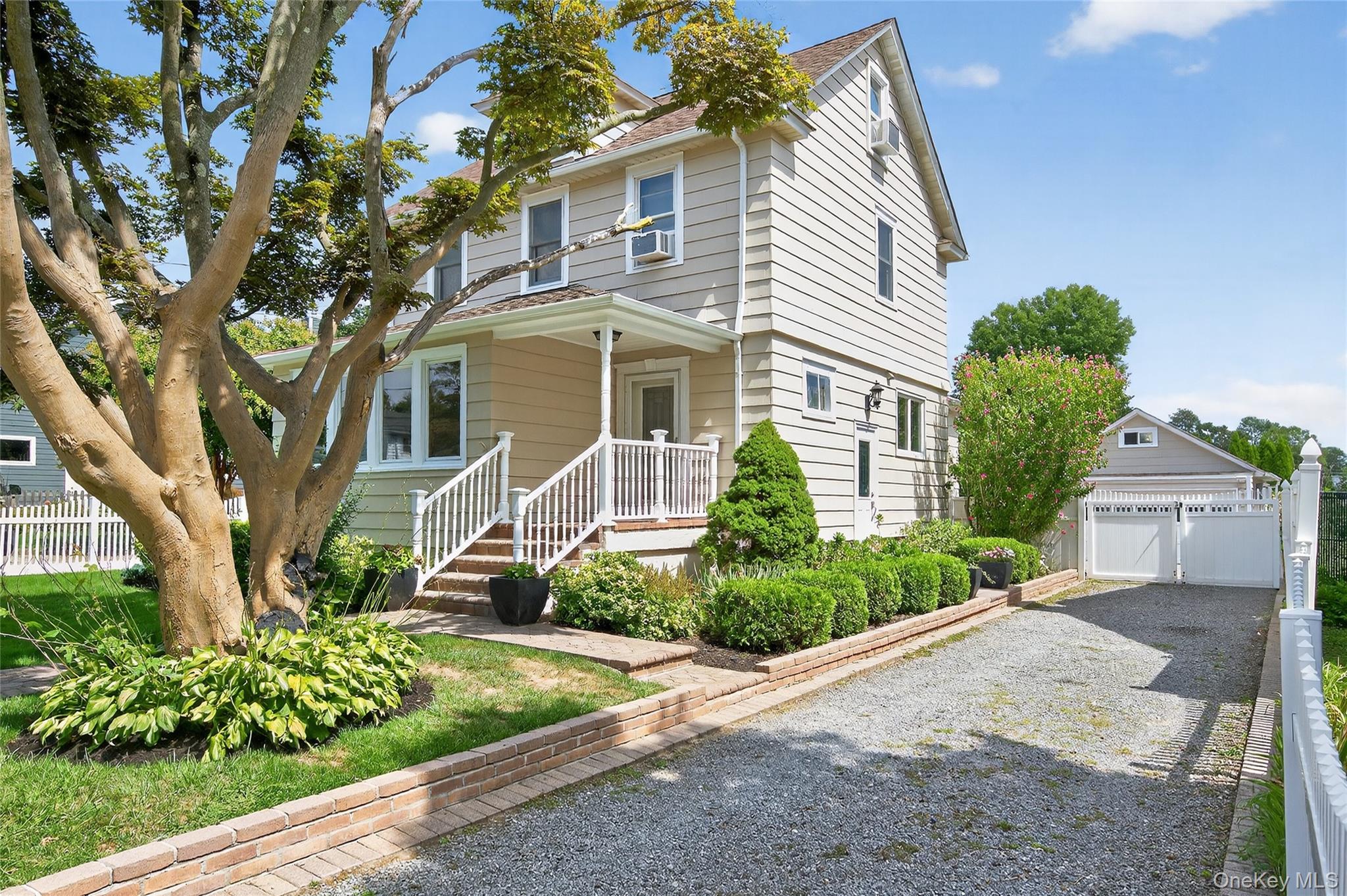 26 9th Street, Locust Valley, NY 11560