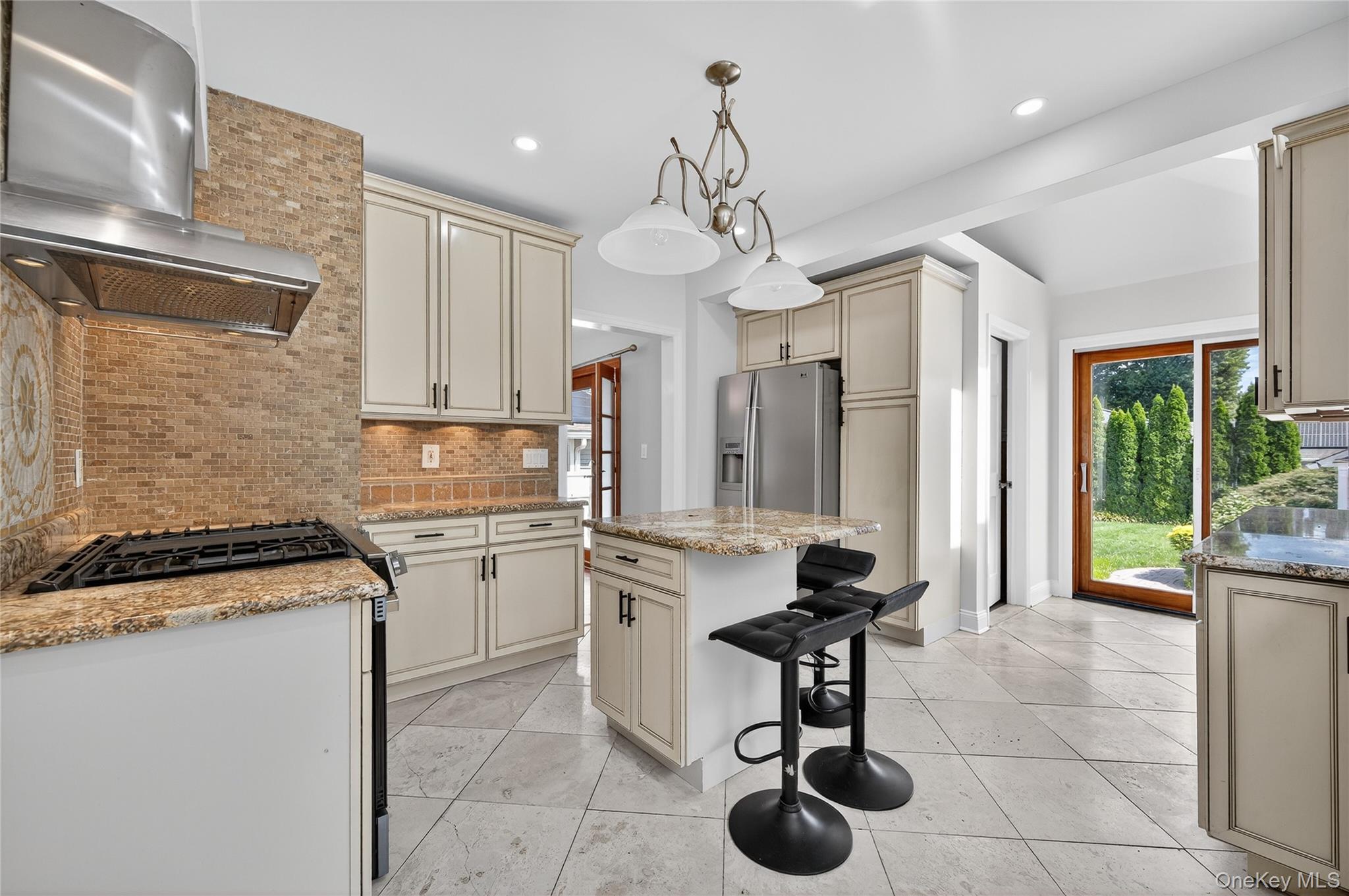 26 9th Street, Locust Valley, NY 11560