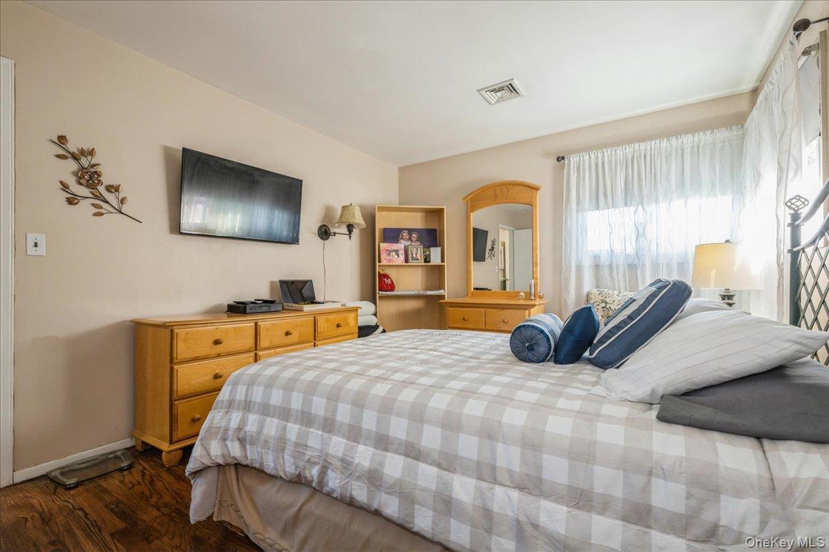 2800 Pacific Street, North Bellmore, NY 11710