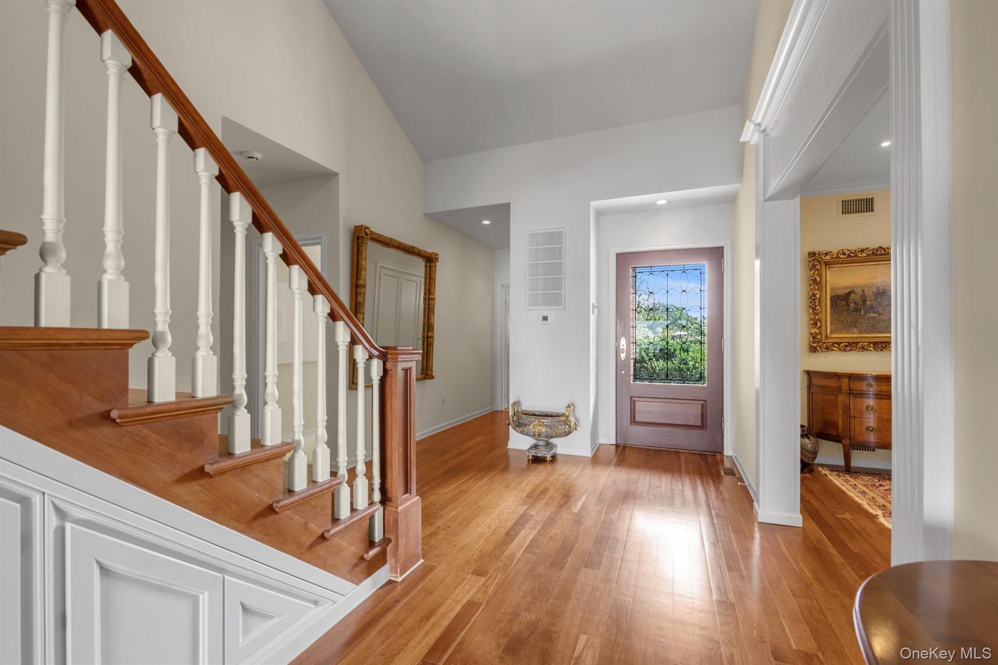 22 Martin Court, Kings Point, NY 11024