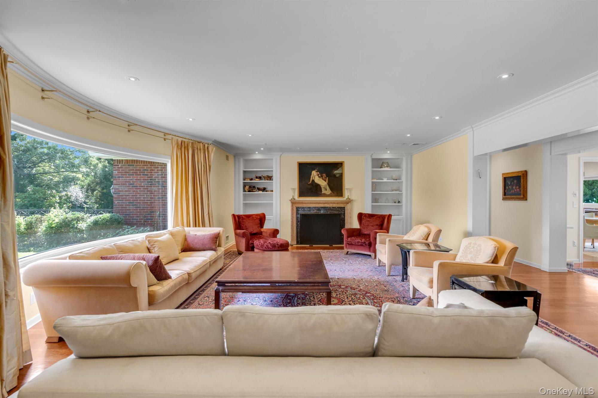 22 Martin Court, Kings Point, NY 11024