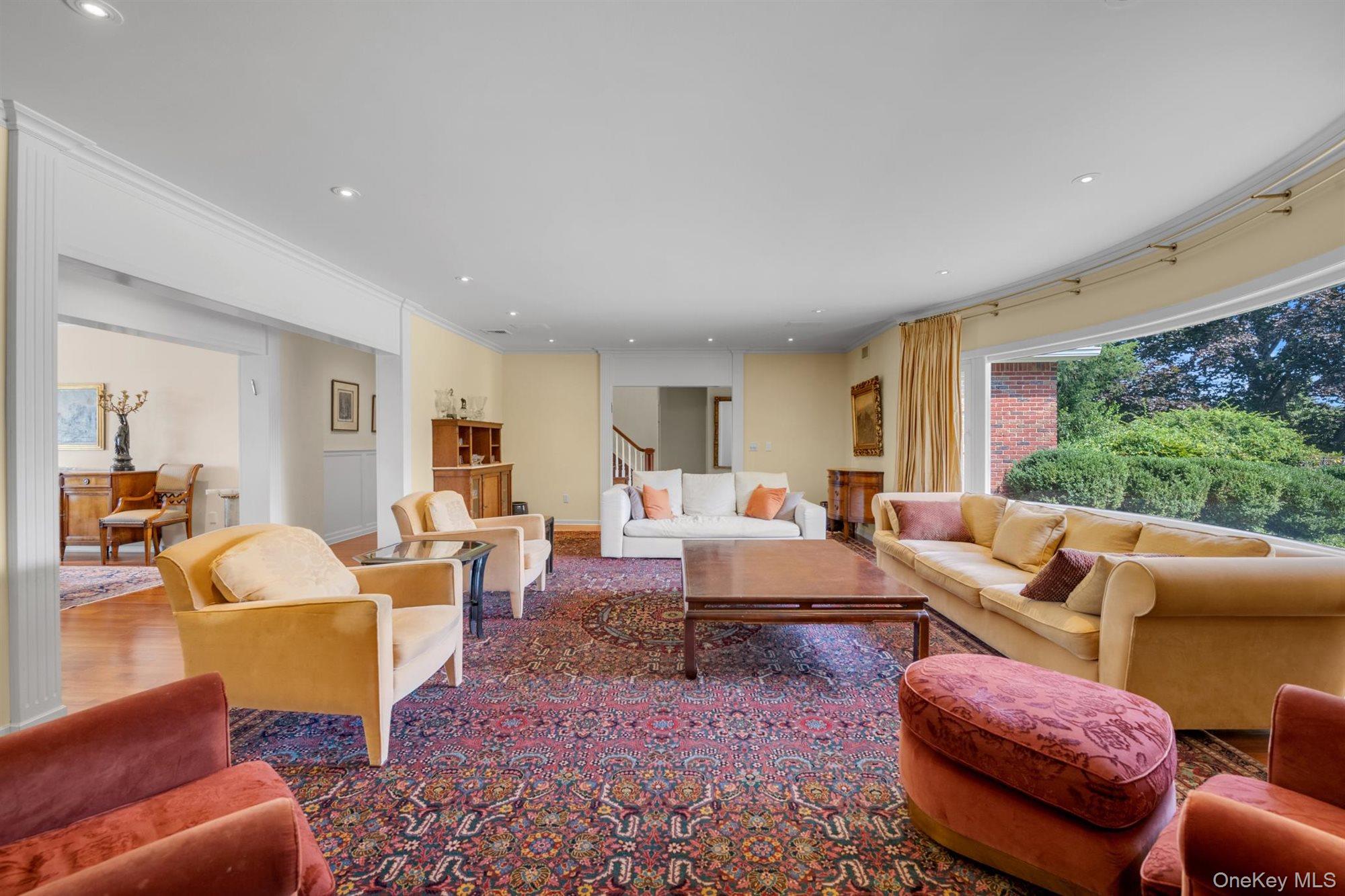 22 Martin Court, Kings Point, NY 11024