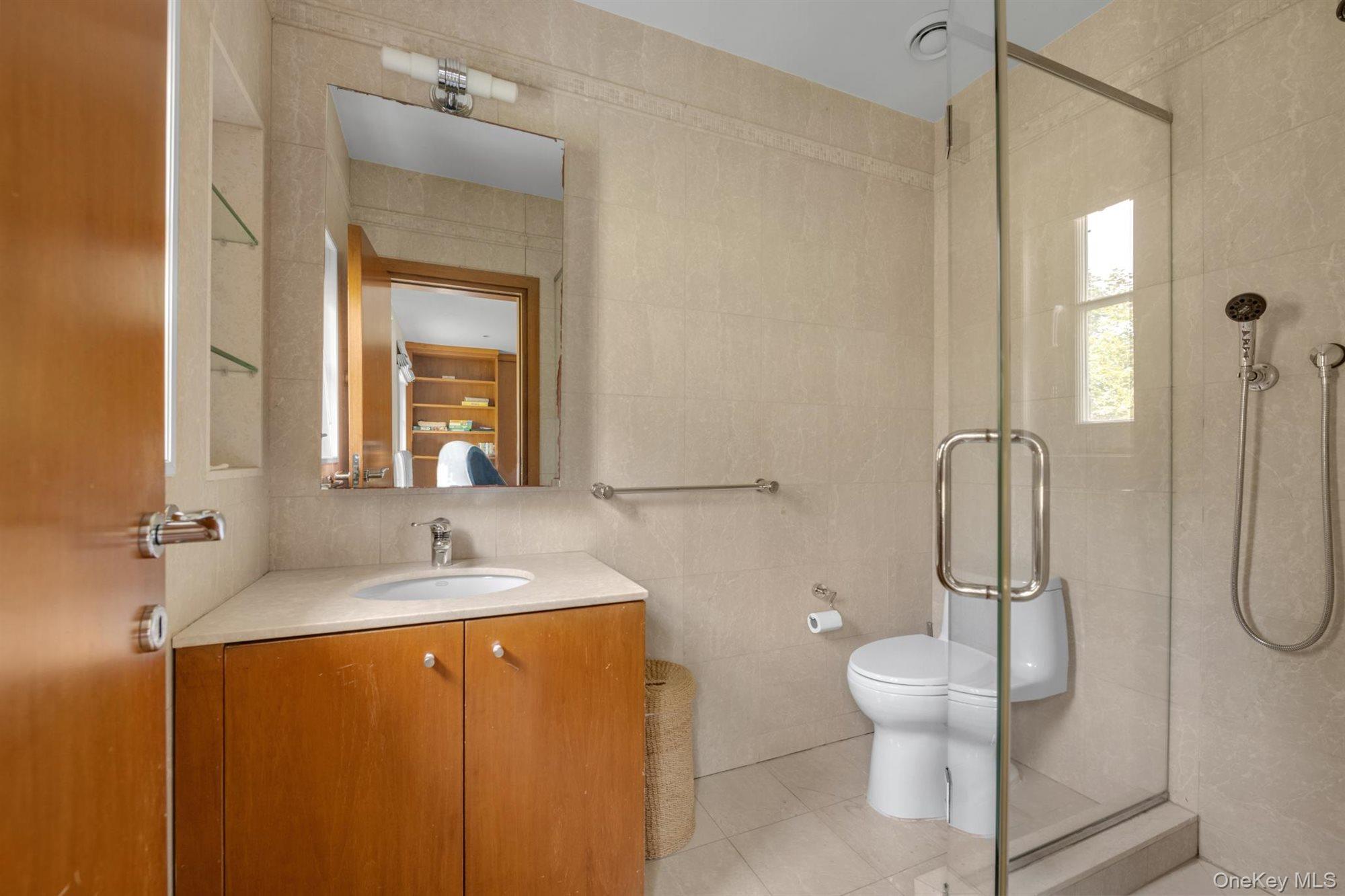 22 Martin Court, Kings Point, NY 11024