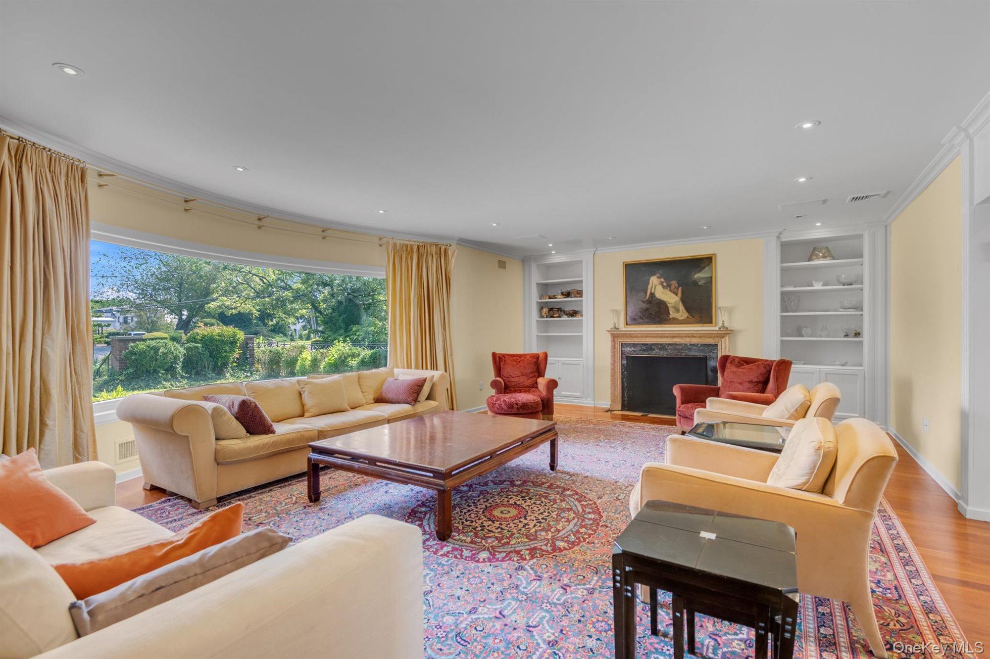 22 Martin Court, Kings Point, NY 11024