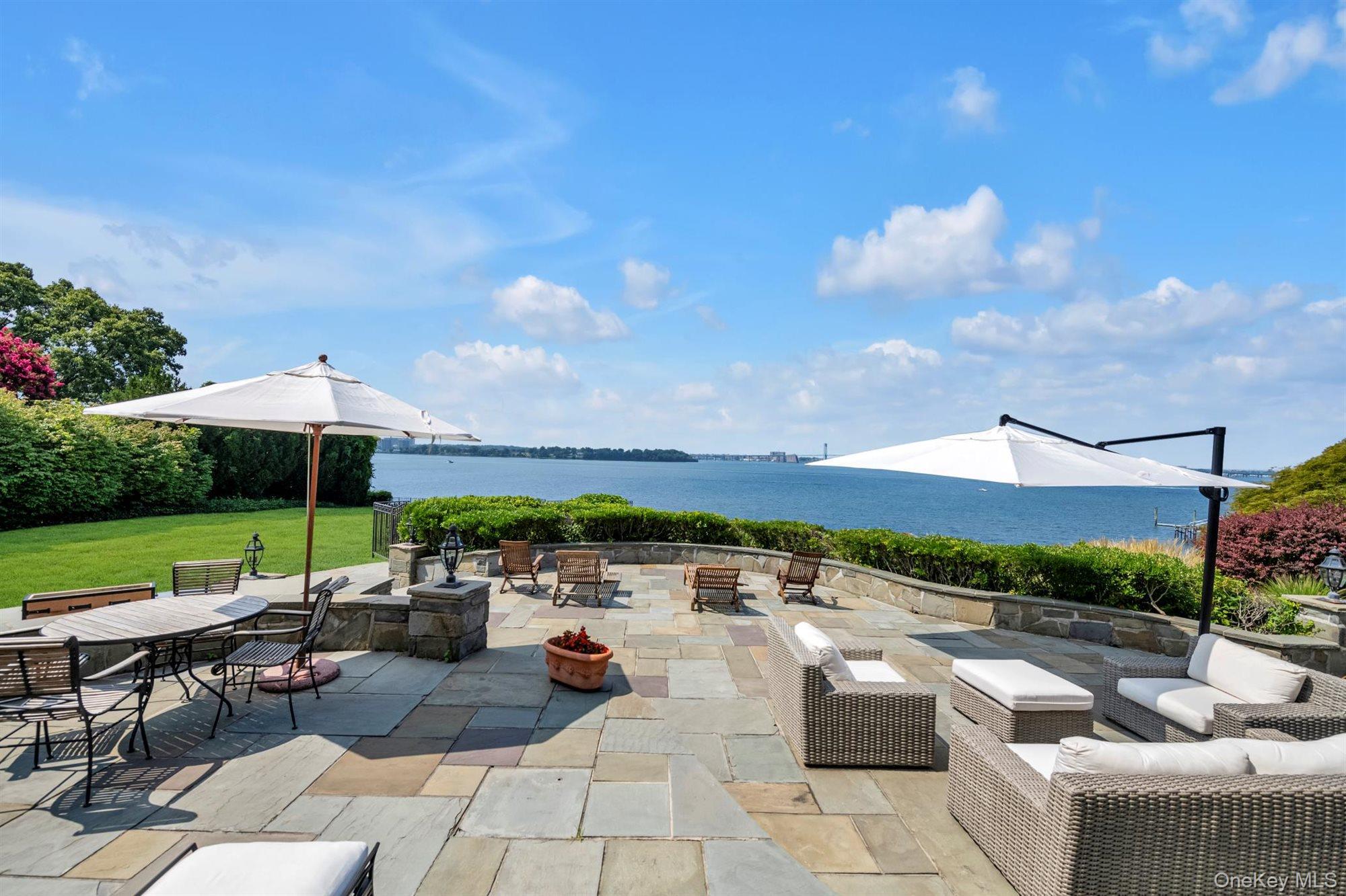 22 Martin Court, Kings Point, NY 11024