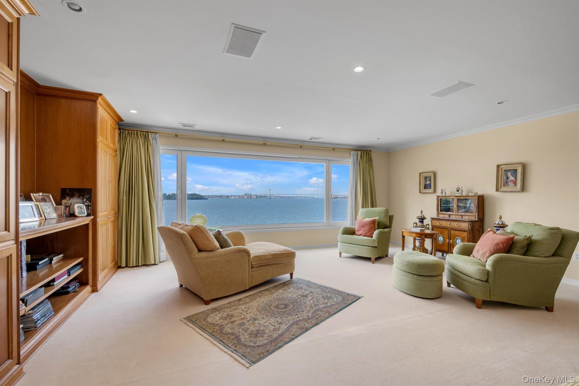 22 Martin Court, Kings Point, NY 11024