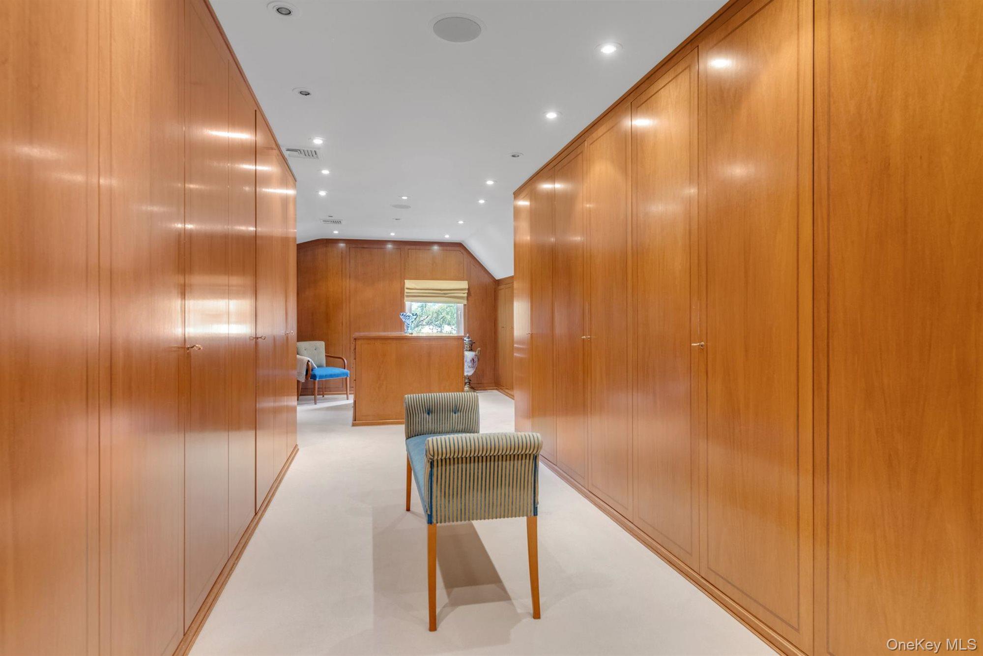 22 Martin Court, Kings Point, NY 11024