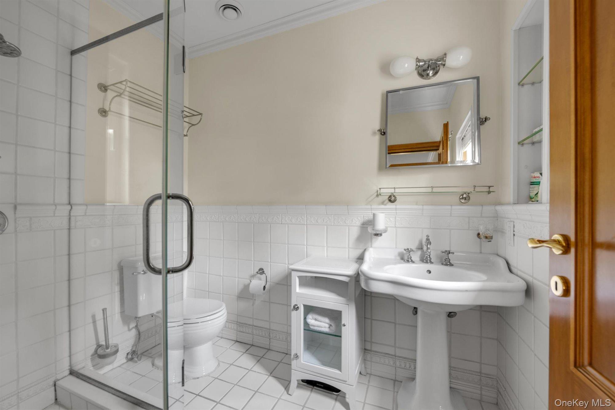 22 Martin Court, Kings Point, NY 11024