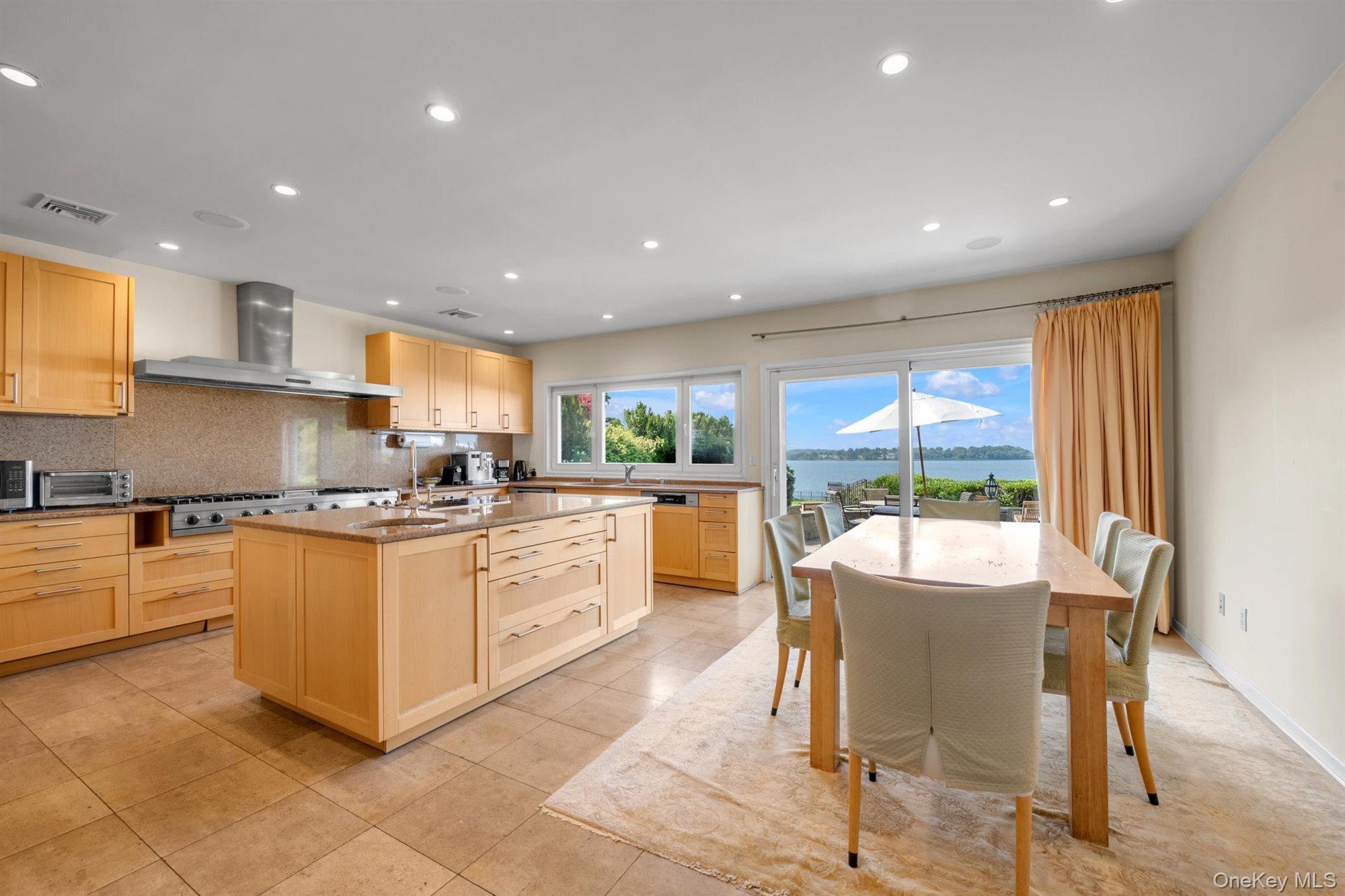 22 Martin Court, Kings Point, NY 11024