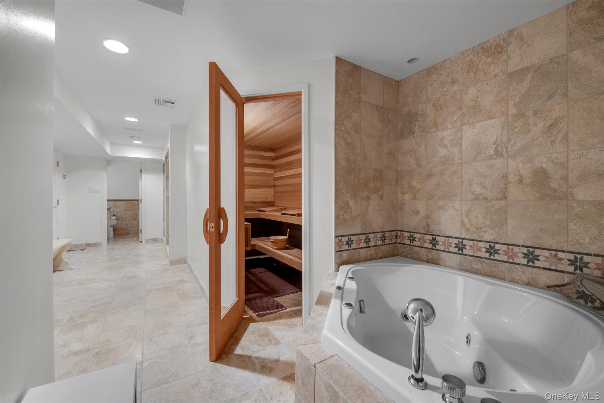 22 Martin Court, Kings Point, NY 11024