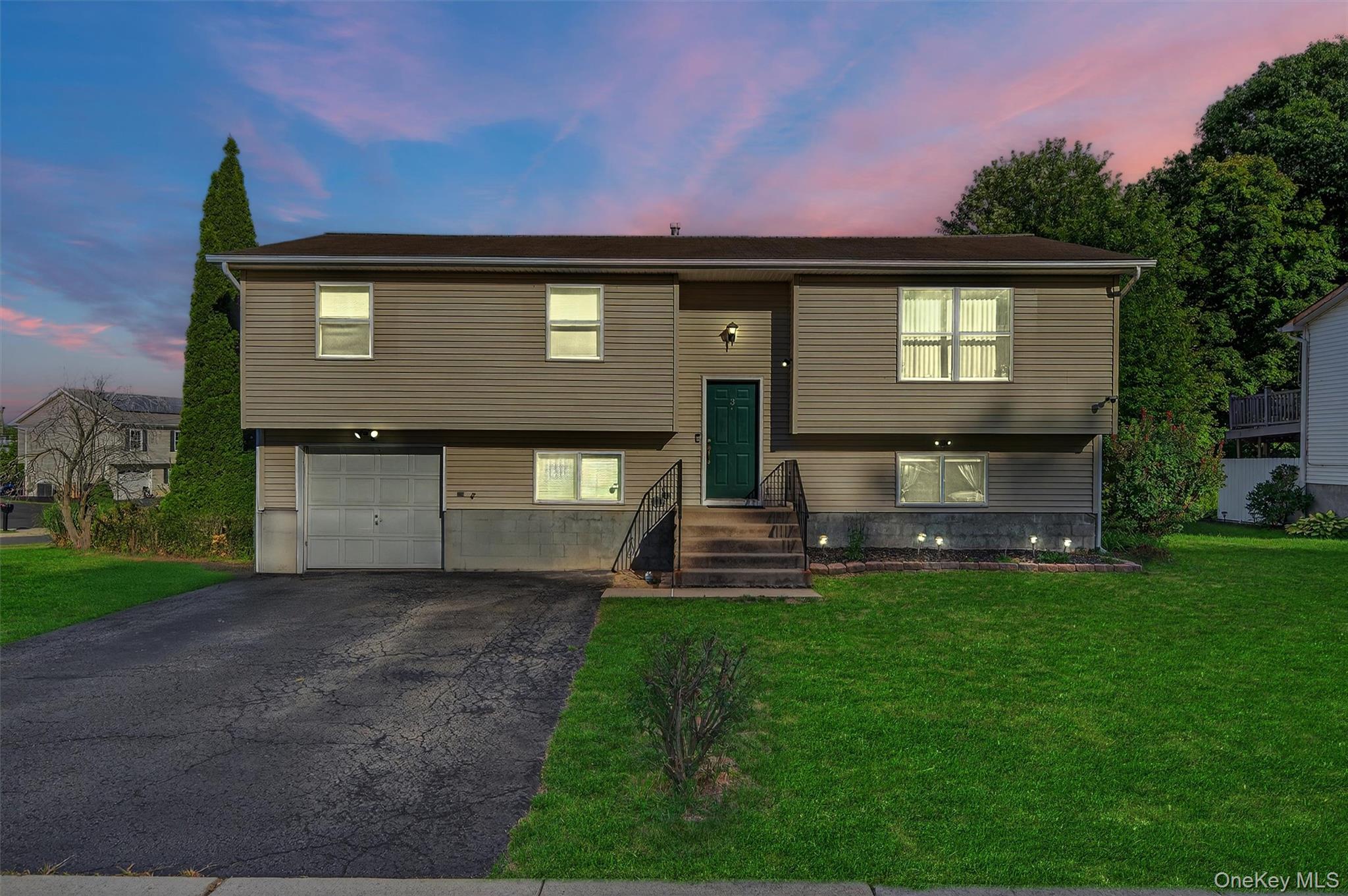 3 Ted Miller Drive, Maybrook, NY 12543