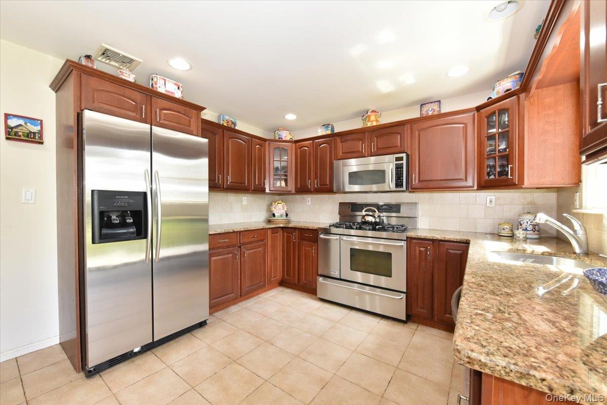 58 YORKSHIRE Road, New Hyde Park, NY 11040