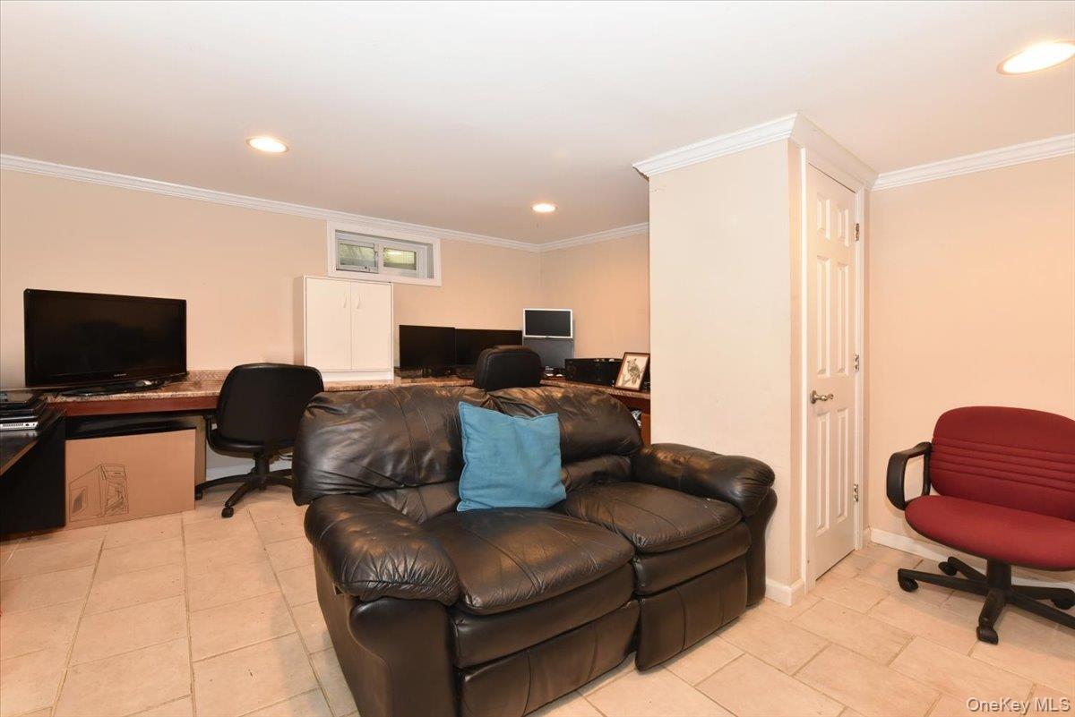 58 YORKSHIRE Road, New Hyde Park, NY 11040