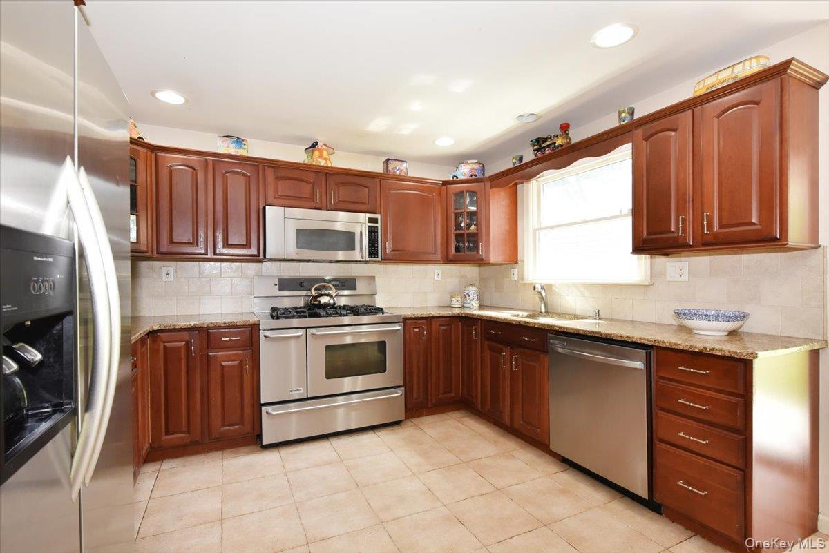 58 YORKSHIRE Road, New Hyde Park, NY 11040