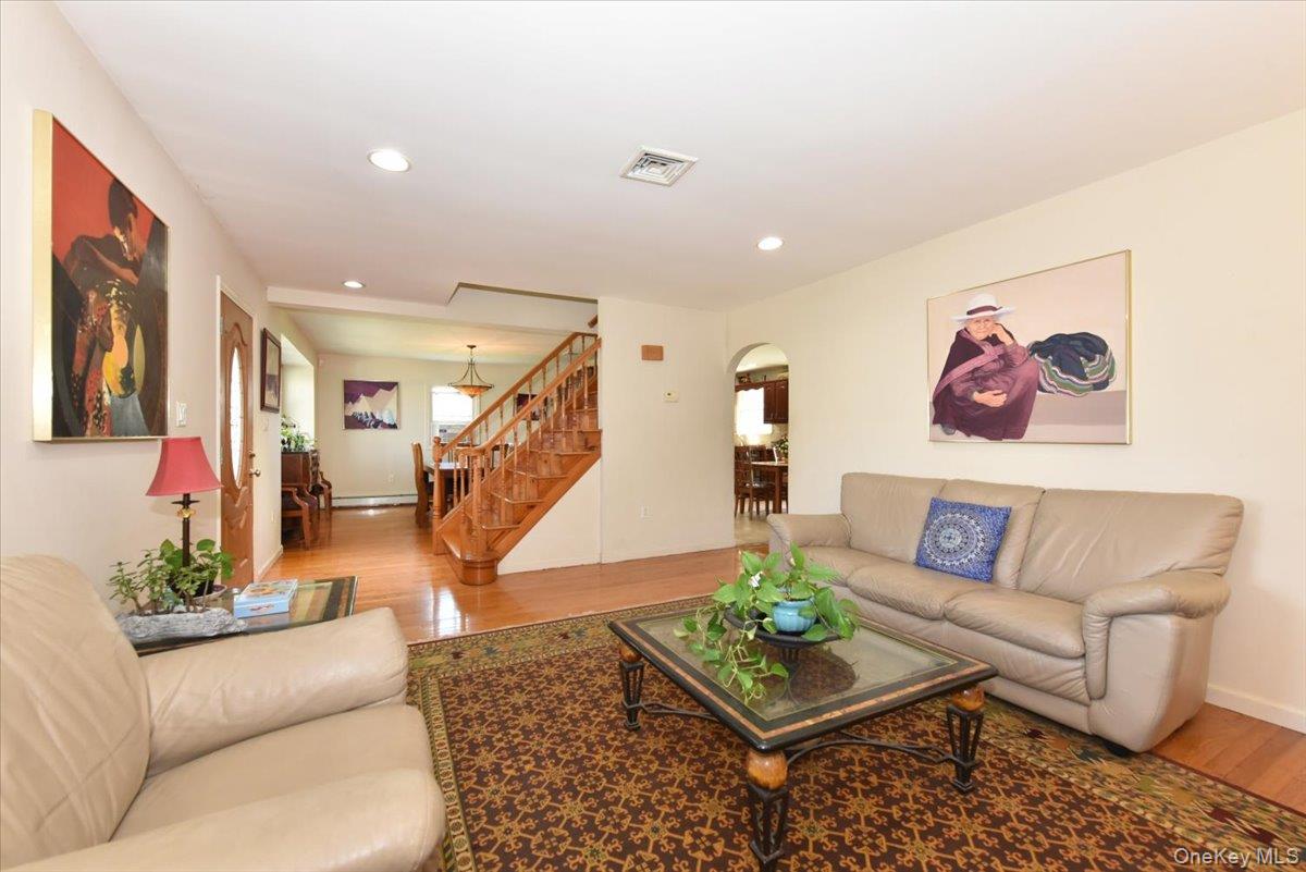 58 YORKSHIRE Road, New Hyde Park, NY 11040