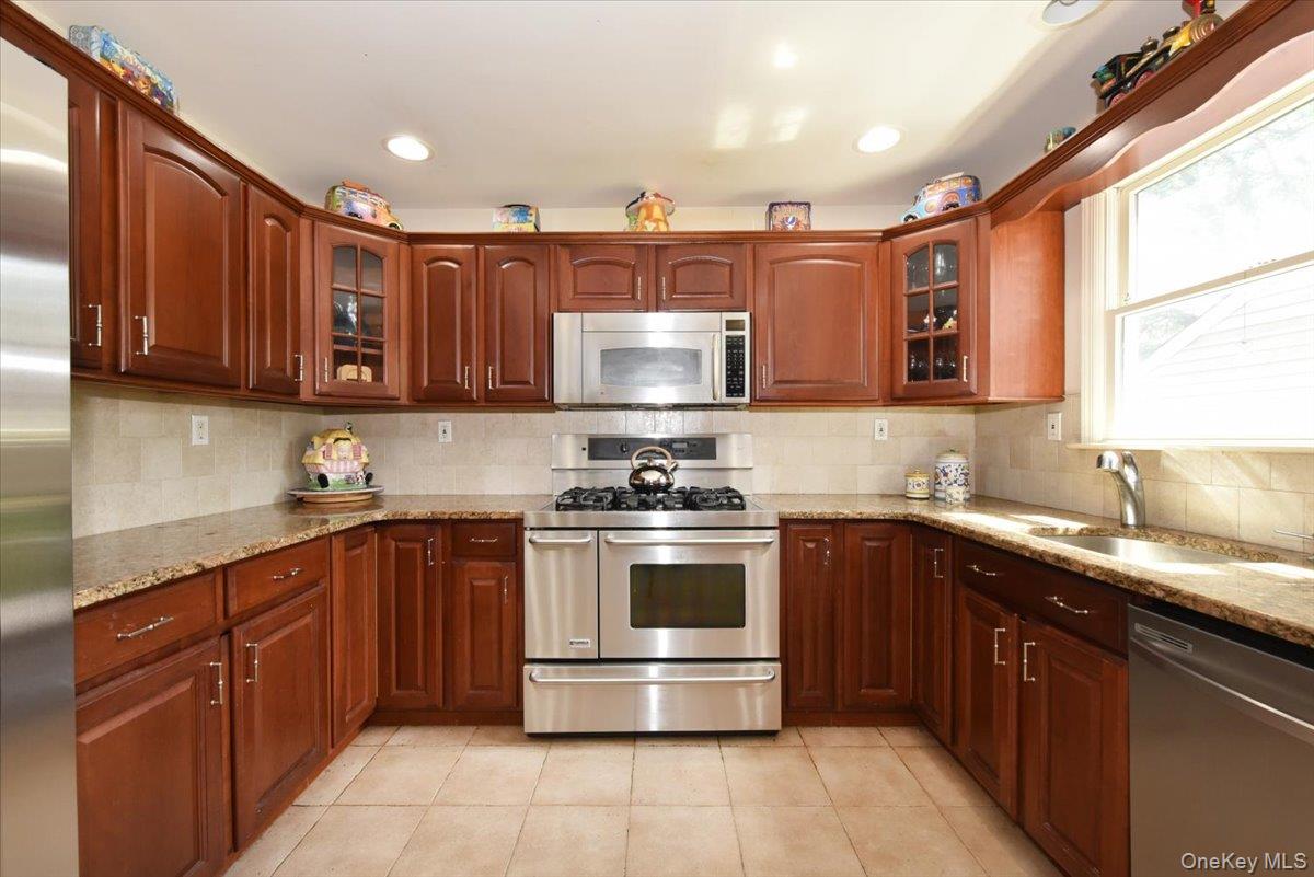 58 YORKSHIRE Road, New Hyde Park, NY 11040