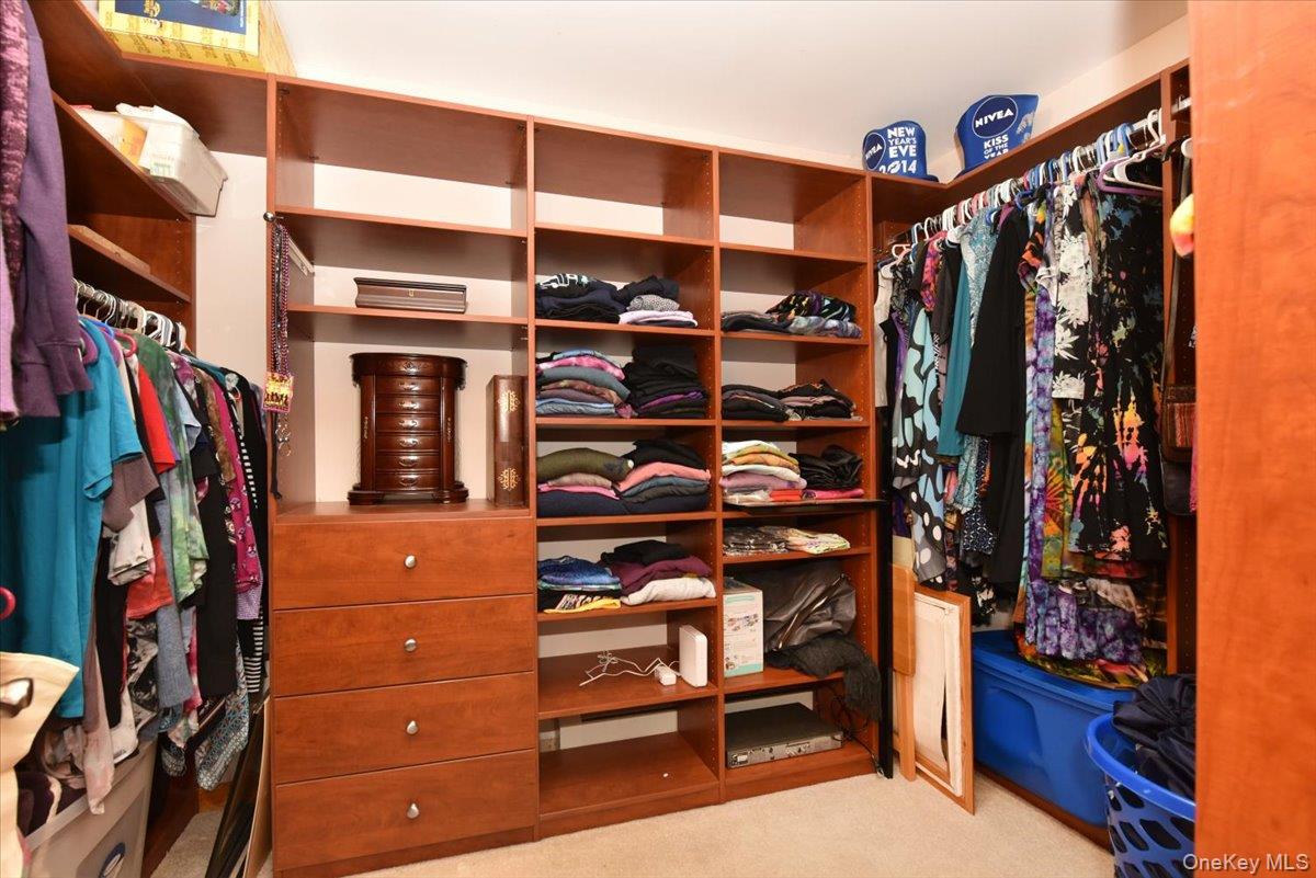 58 YORKSHIRE Road, New Hyde Park, NY 11040