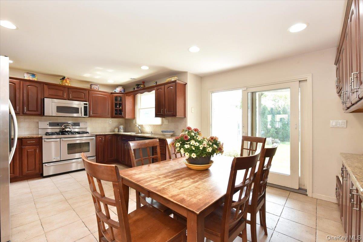 58 YORKSHIRE Road, New Hyde Park, NY 11040