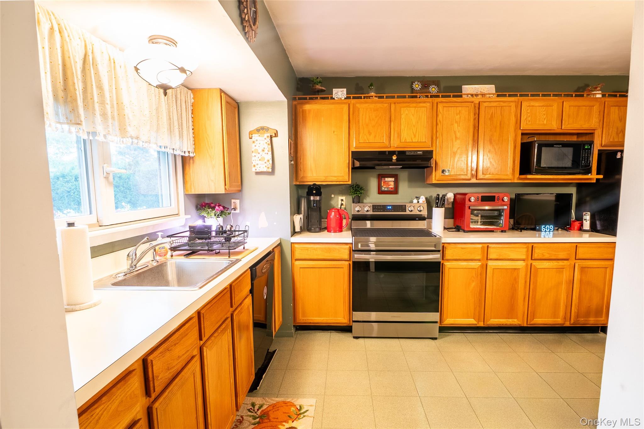 4 Andam Way, Saint James, NY 11780