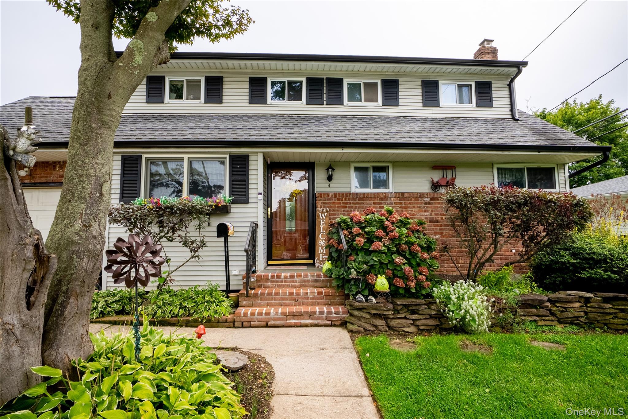 4 Andam Way, Saint James, NY 11780