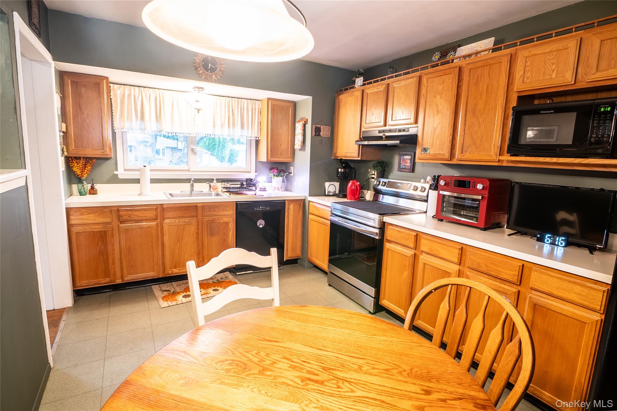 4 Andam Way, Saint James, NY 11780