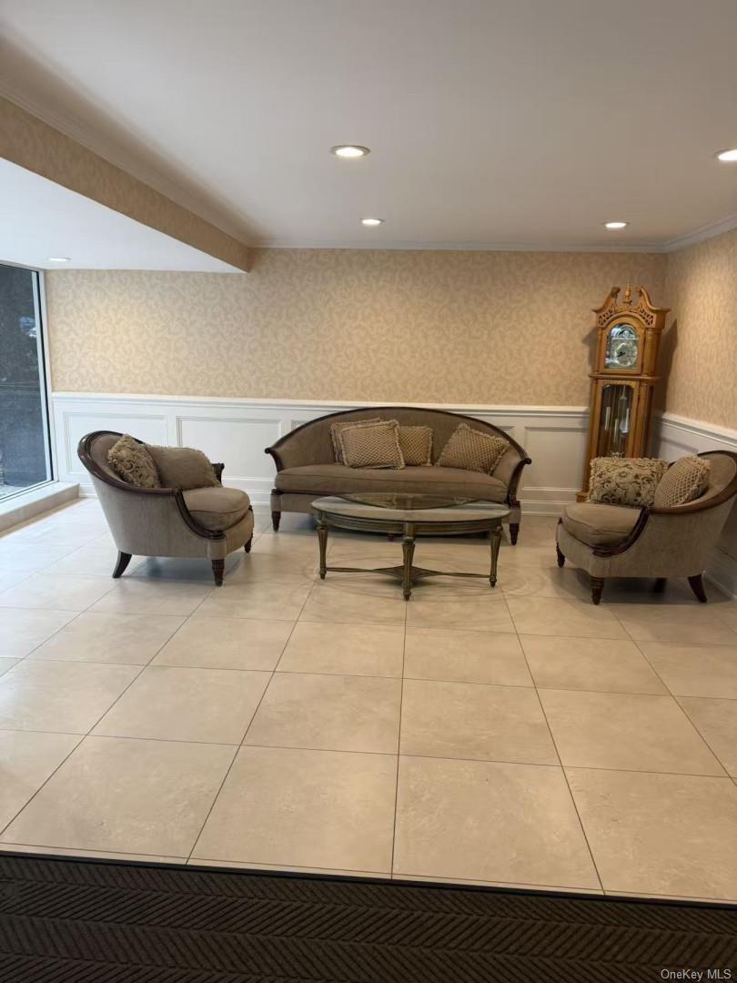 43-25 Douglaston Parkway # 2D, Douglaston, NY 11363