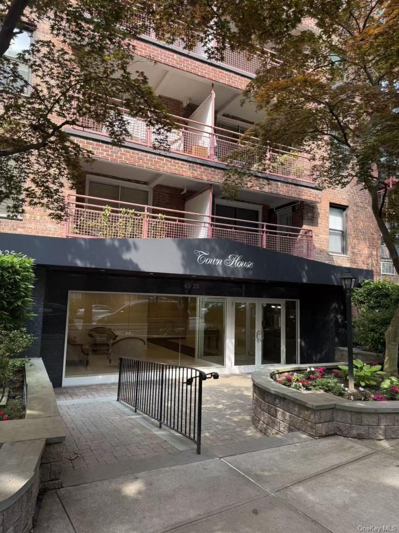 43-25 Douglaston Parkway # 2D, Douglaston, NY 11363