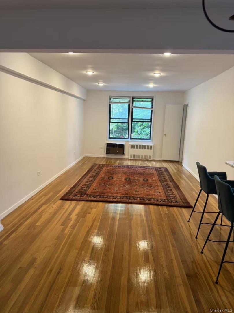 43-25 Douglaston Parkway # 2D, Douglaston, NY 11363