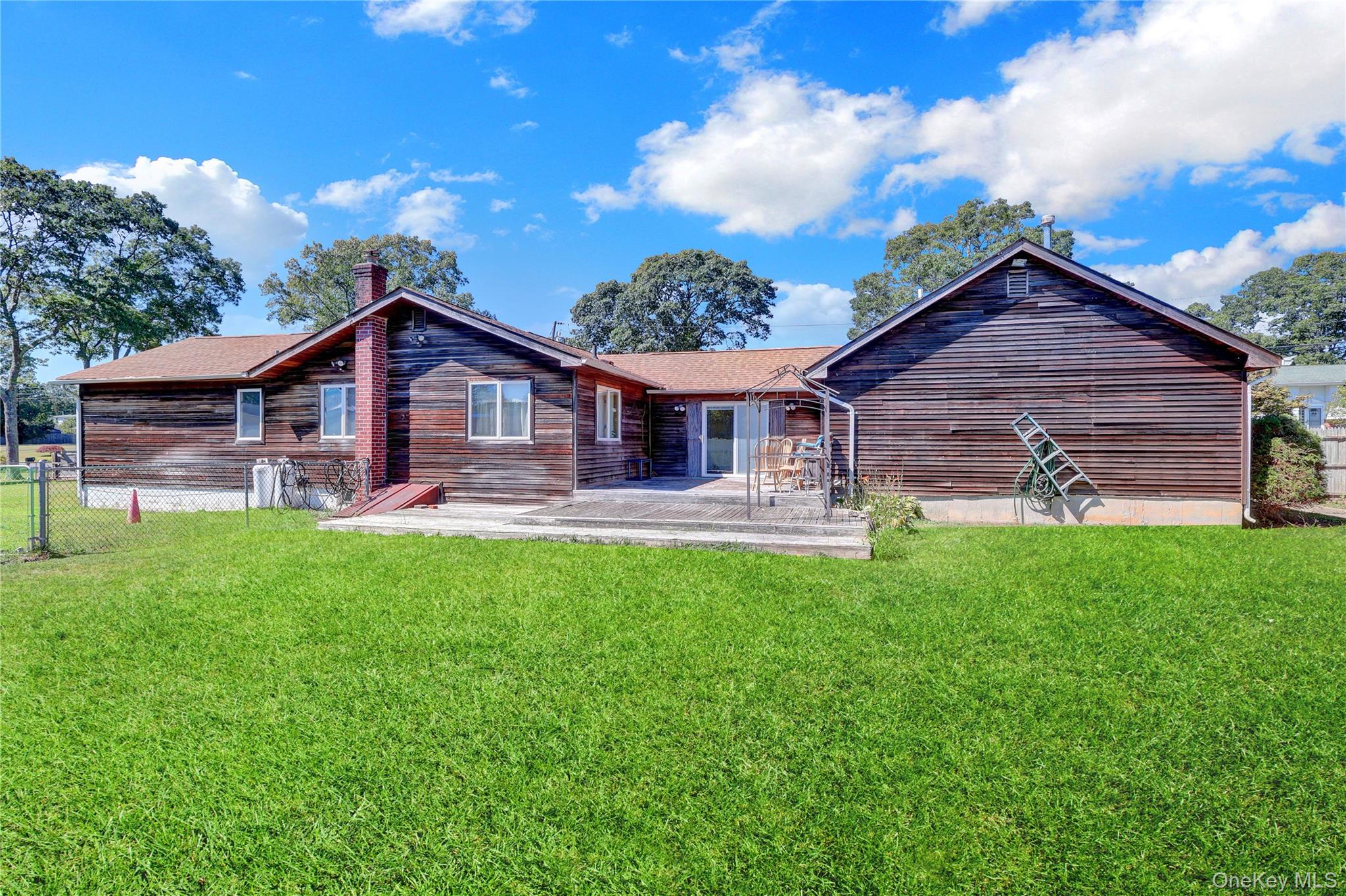 16 Flintlock Drive, Shirley, NY 11967