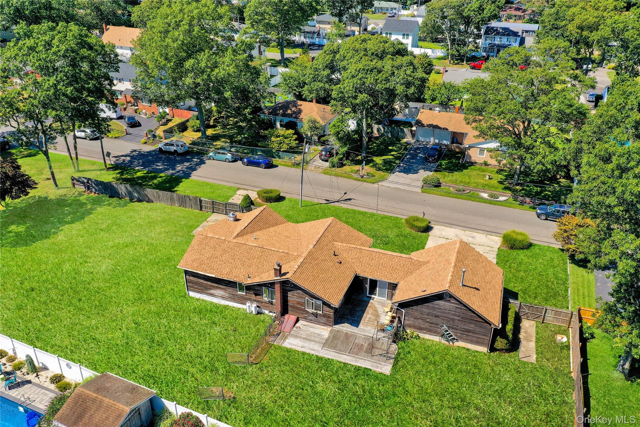 16 Flintlock Drive, Shirley, NY 11967